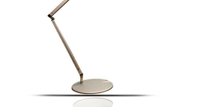 Đèn bàn học sinh chống cận hiện phổ biến trên thị trường