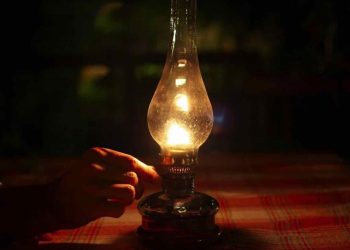 Đèn dầu được phát minh khi nào?