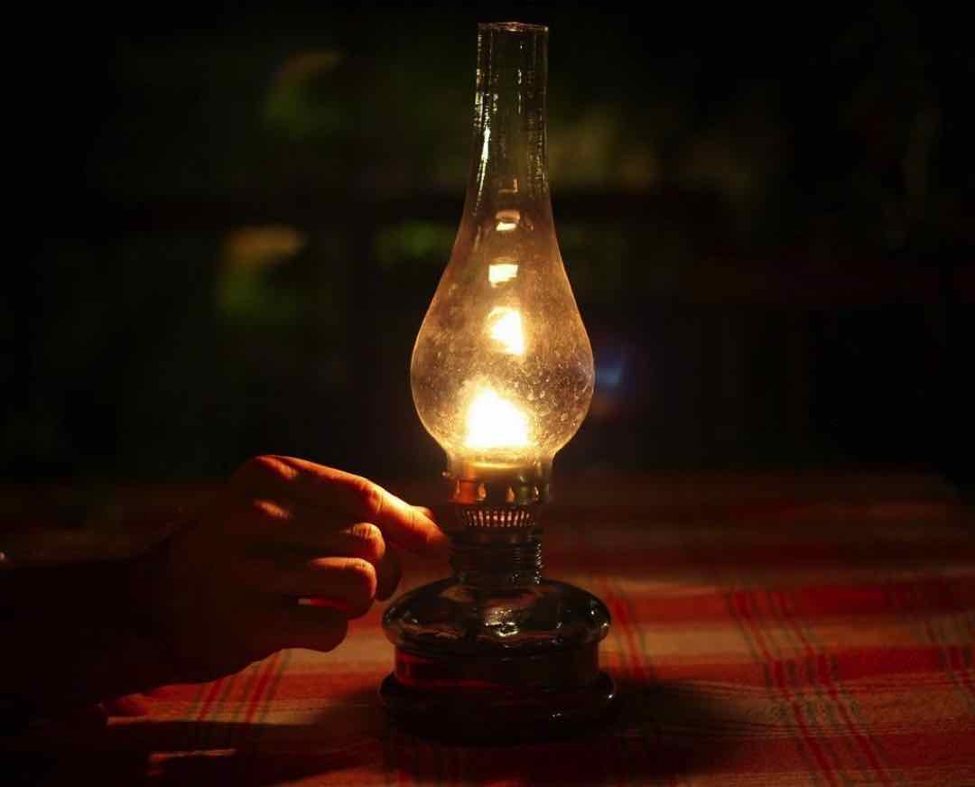 Đèn dầu được phát minh khi nào?