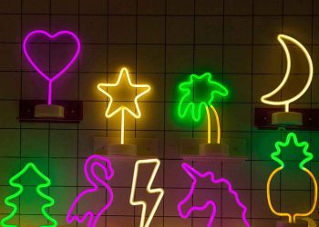 Đèn Neon được uốn nắn thành nhiều hình dạng khác nhau 