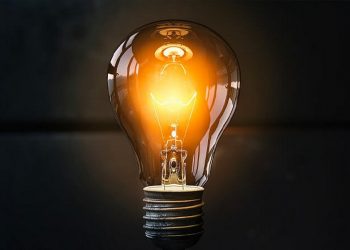 Bóng đèn đã được con người phát minh cách đây hàng trăm năm