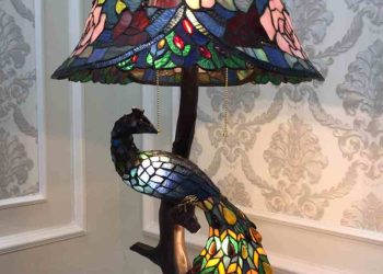 Đèn bàn Châu Âu mang đậm hơi hướng của tầng lớp quý tộc