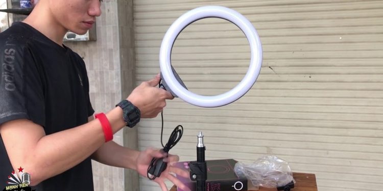 Hướng dẫn cách tự lắp đèn Livestream chi tiết