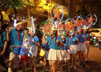 Cách tổ chức rước đèn Trung Thu